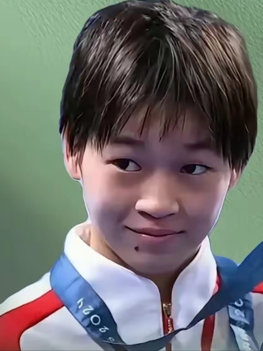 体操冠军横空出世,完美表现引发热议 体操冠军横空出世,完美表现引发热议