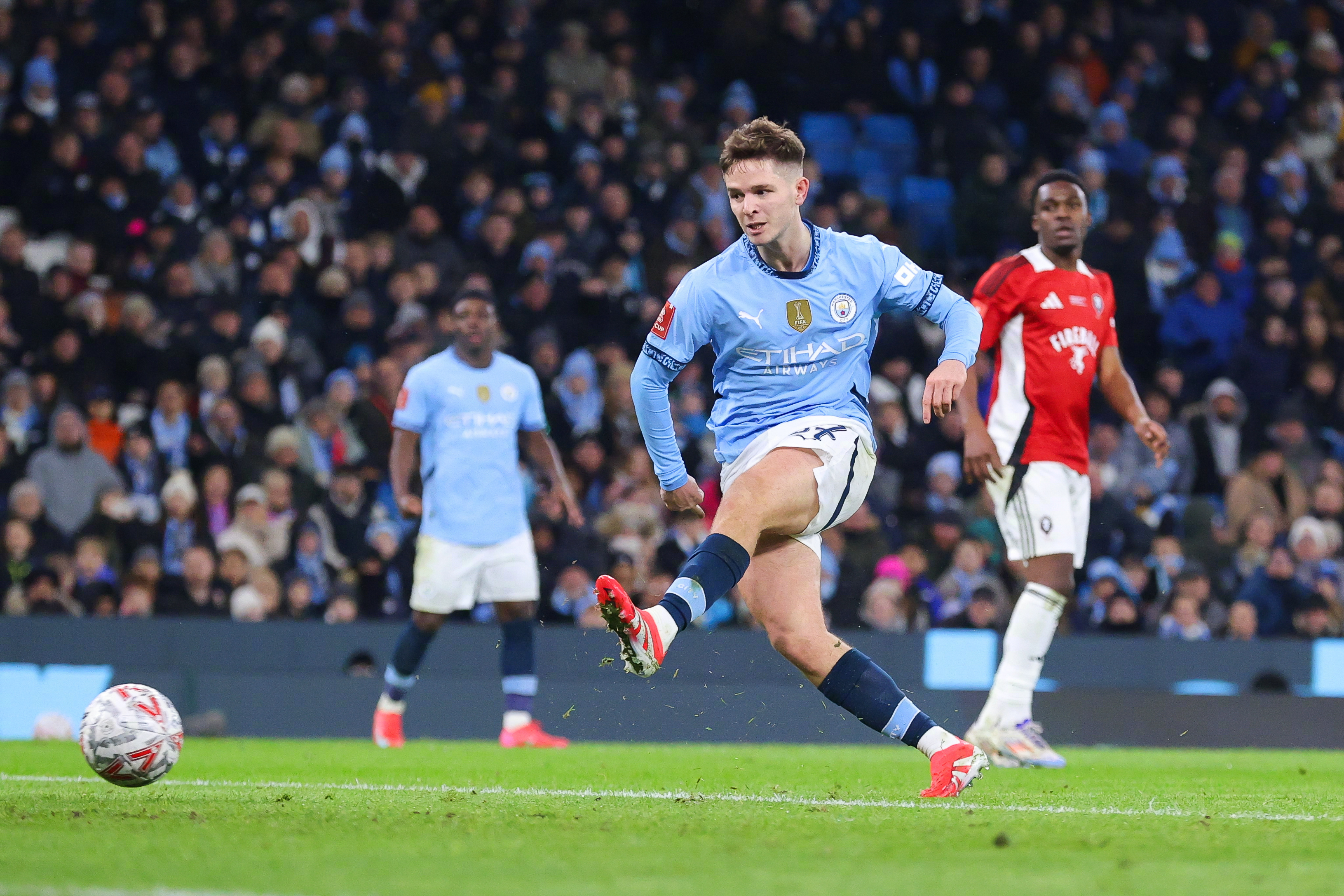 曼联瓦尔迪大放异彩,索尔斯克亚走马灯战术成功,老特拉福德球场大胜的简单介绍 曼联瓦尔迪大放异彩,索尔斯克亚走马灯战术成功,老特拉福德球场大胜的简单介绍