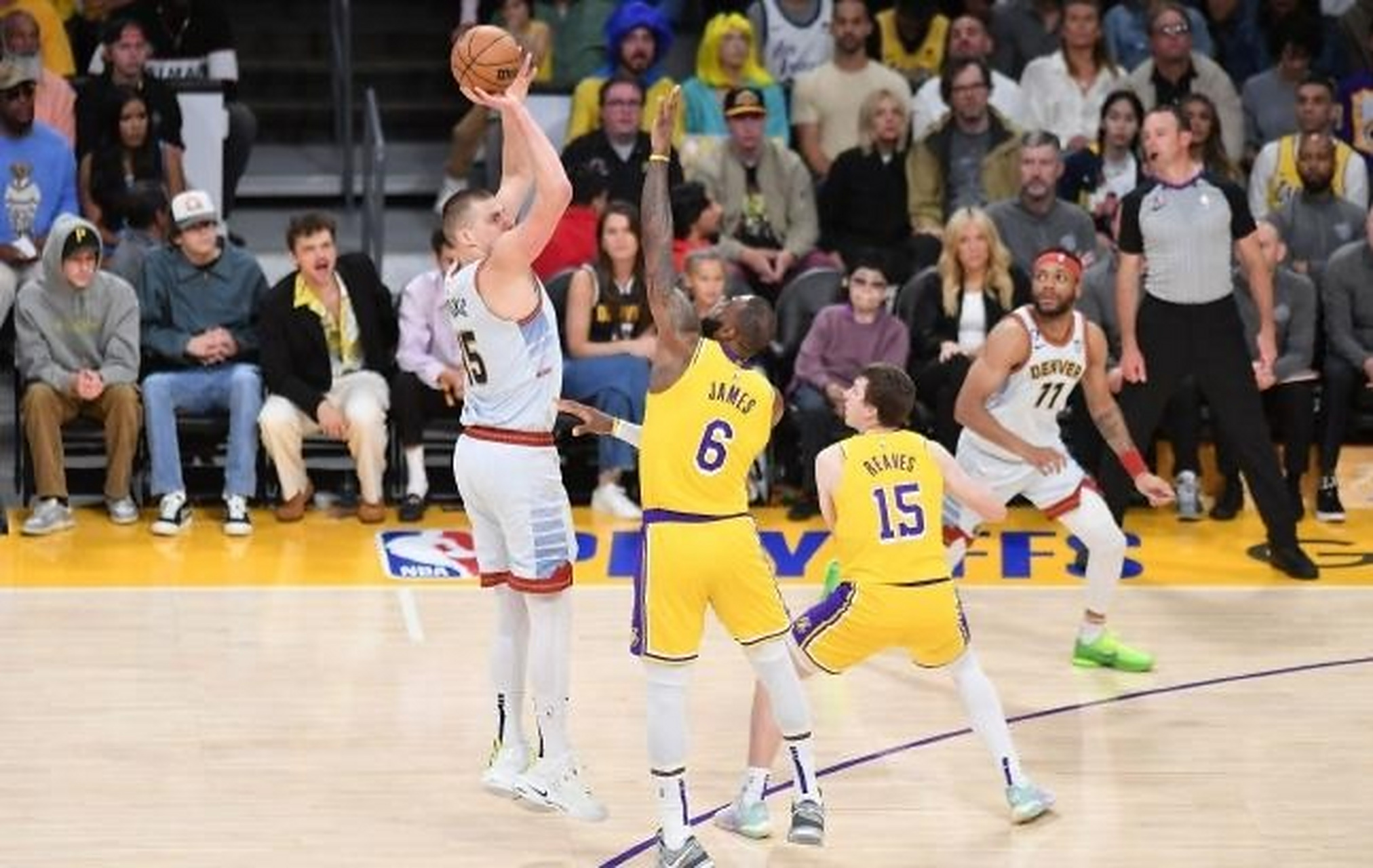 塞尔提克击败湖人，杨总空砍40分