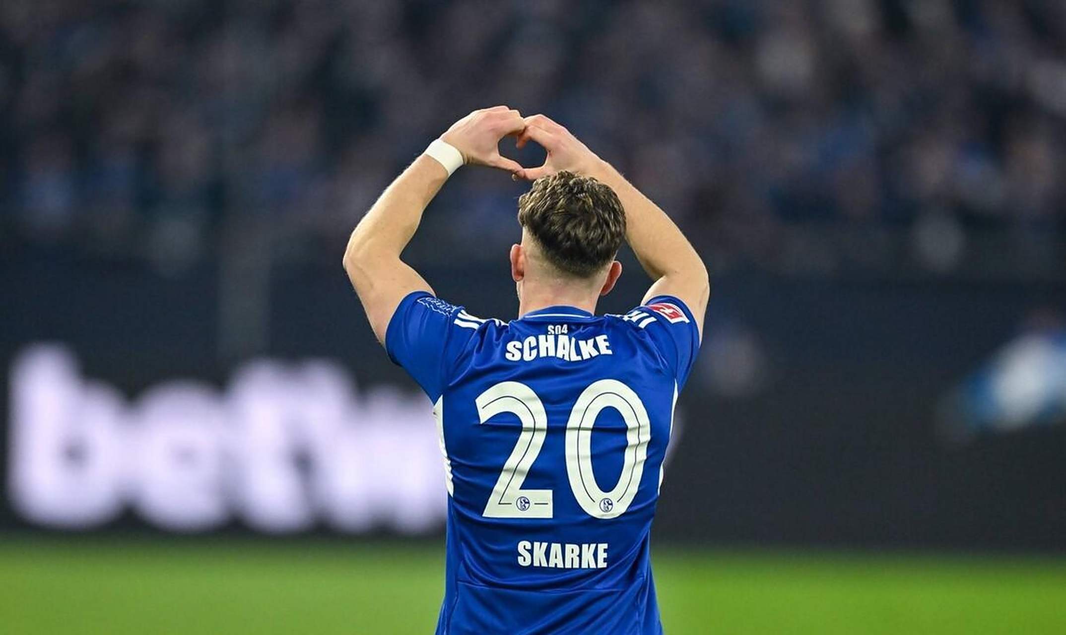 沙尔克04再次败北,沦落至德甲降级区深渊 沙尔克04再次败北,沦落至德甲降级区深渊