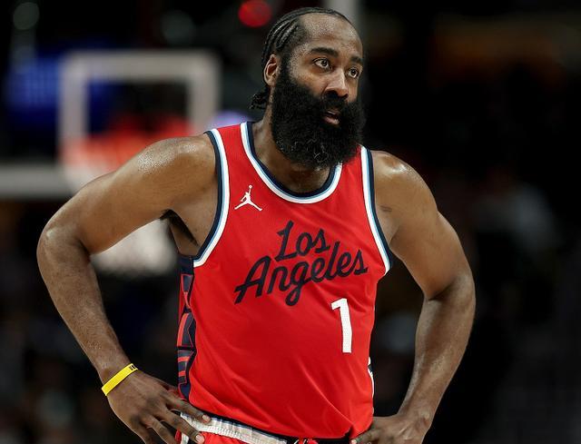 爵士狂胜老鹰,取得五连胜 爵士狂胜老鹰,取得五连胜