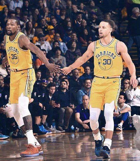 勇士轻取黄蜂,格林三双表现 勇士轻取黄蜂,格林三双表现