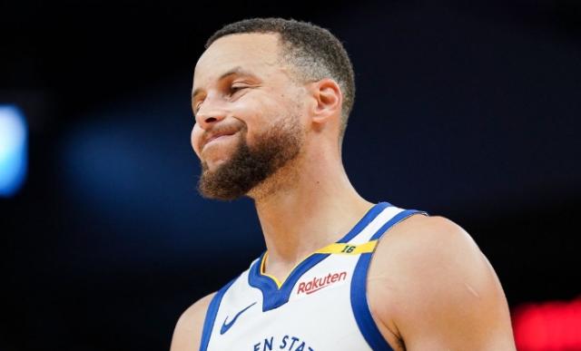 勇士胜魔术,库里罚球线上被装入篮筐 勇士胜魔术,库里罚球线上被装入篮筐